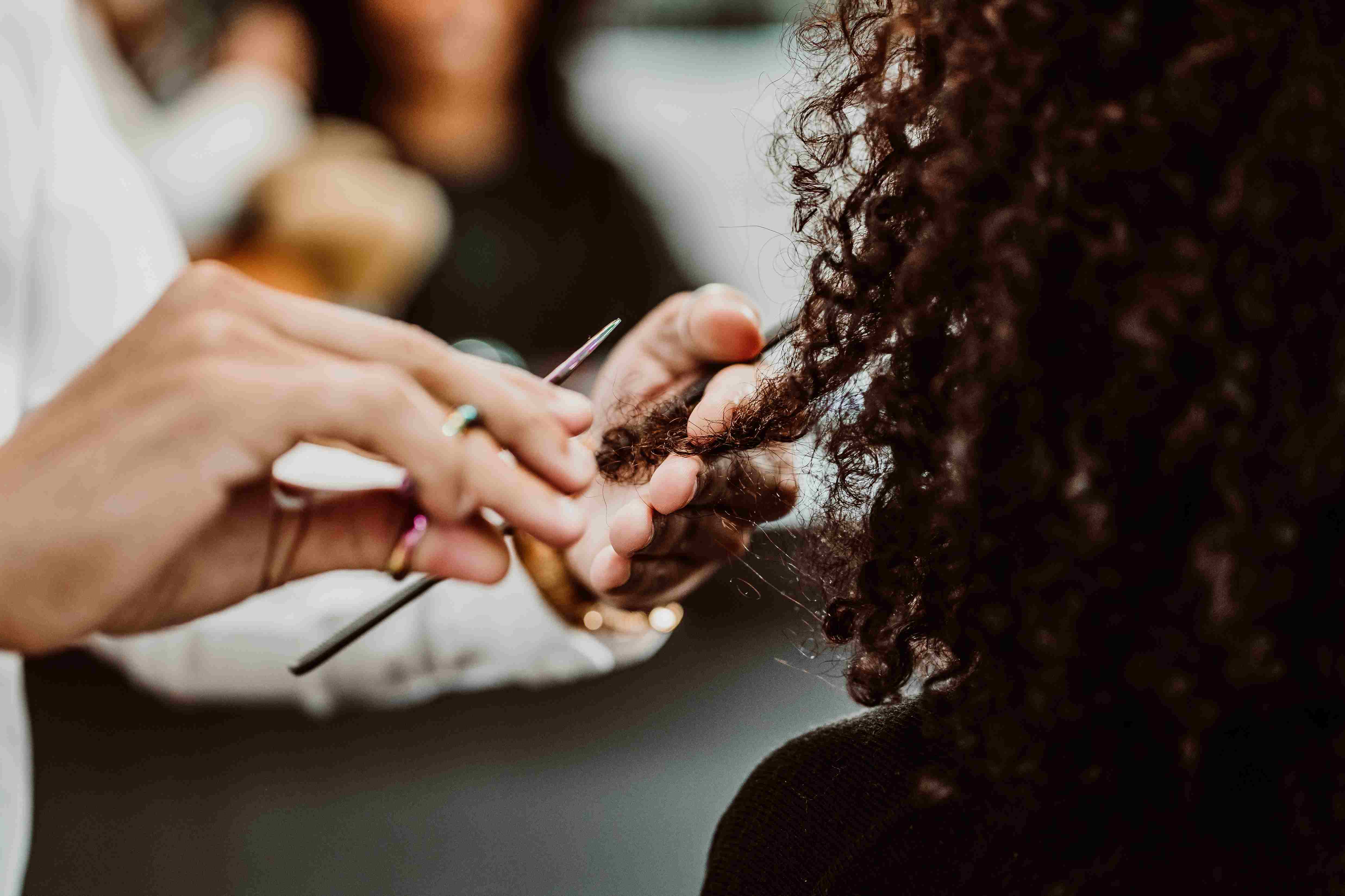 How to Cut Curly Hair with Hairdressing Scissors